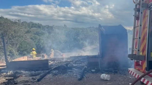 Tragédia no RS: Menino de 11 anos morre após incêndio atingir residências em Taquara